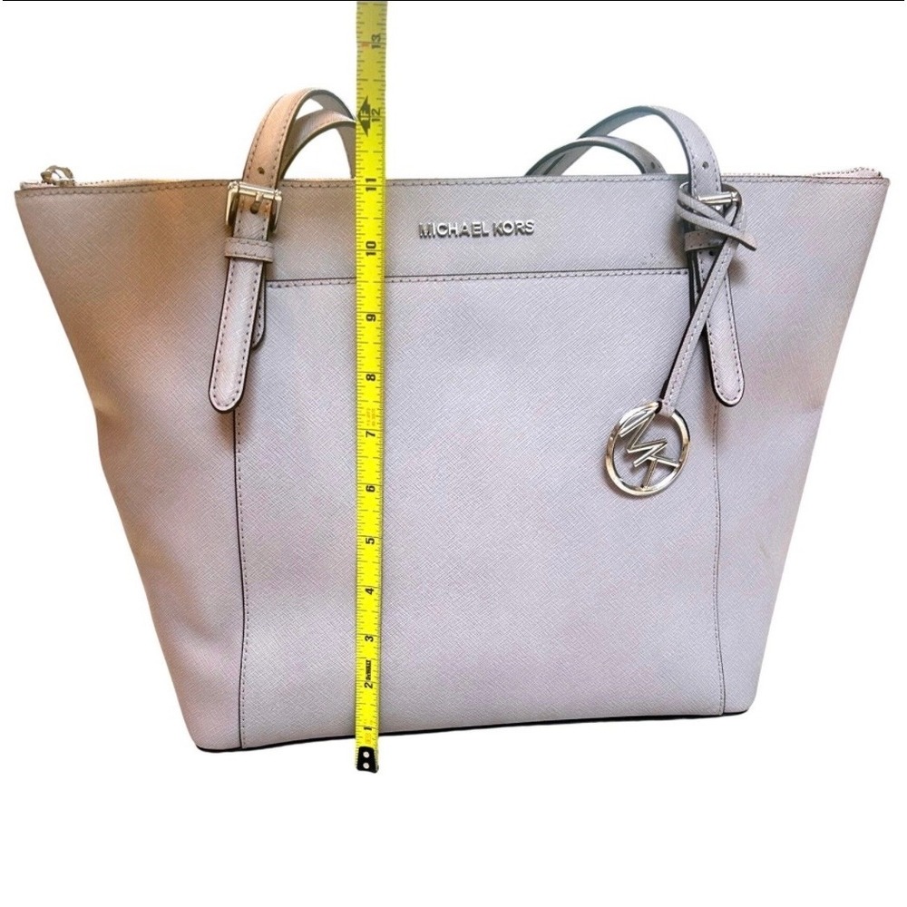 Michael Kors Voyager EastWest Lavender Saffiano Leather Tote Bag Silver Hardware - Picture 9 of 10